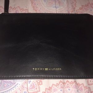 tommy hilfiger .